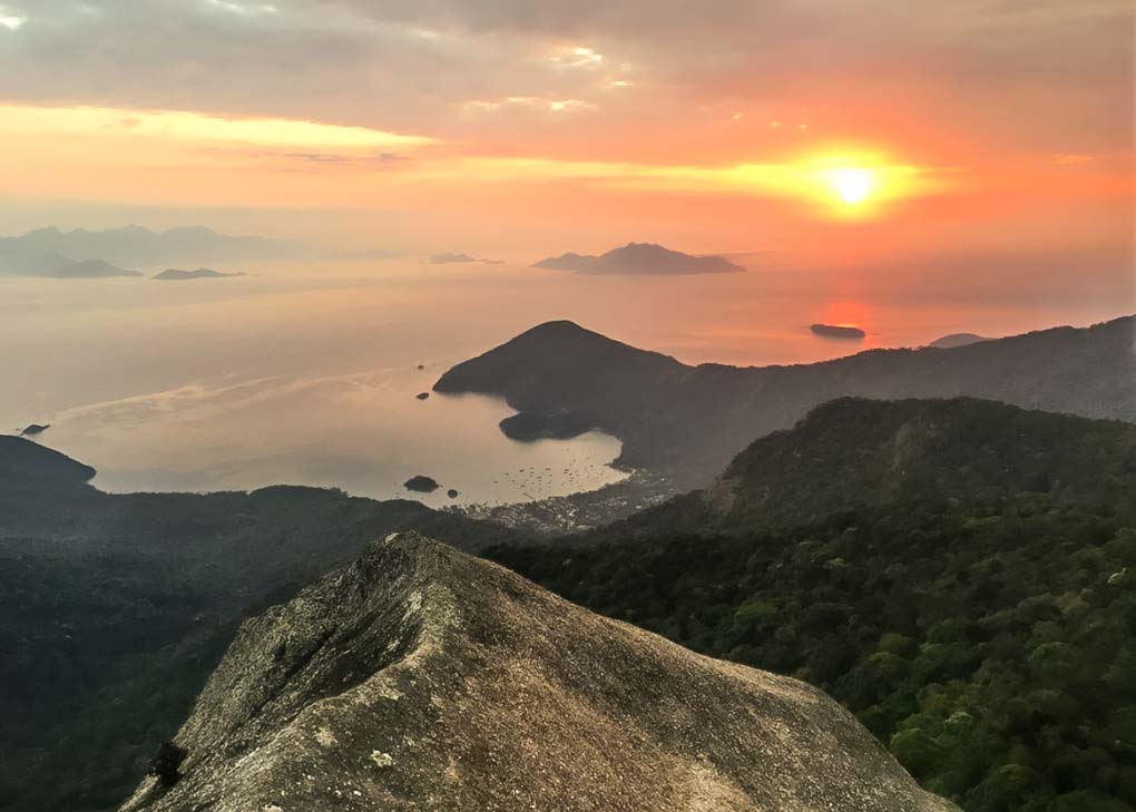 Sunrise view of Pico do Papagaio aka Parrot Peak