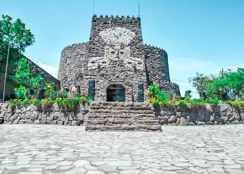 The Templo del Sol Pintor Ortega Maila in Quito