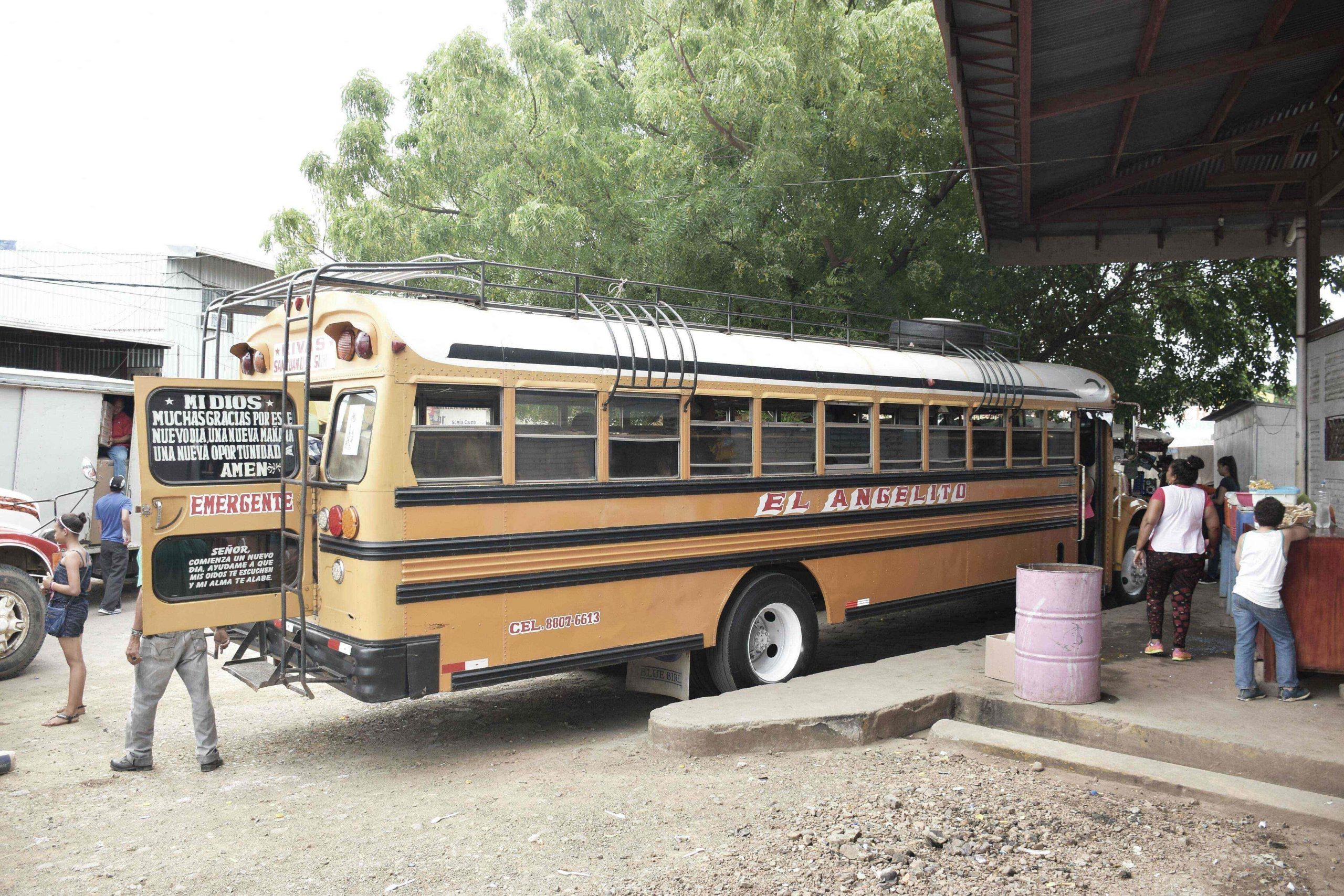 Chicken bus from nicaragua to el Salvador