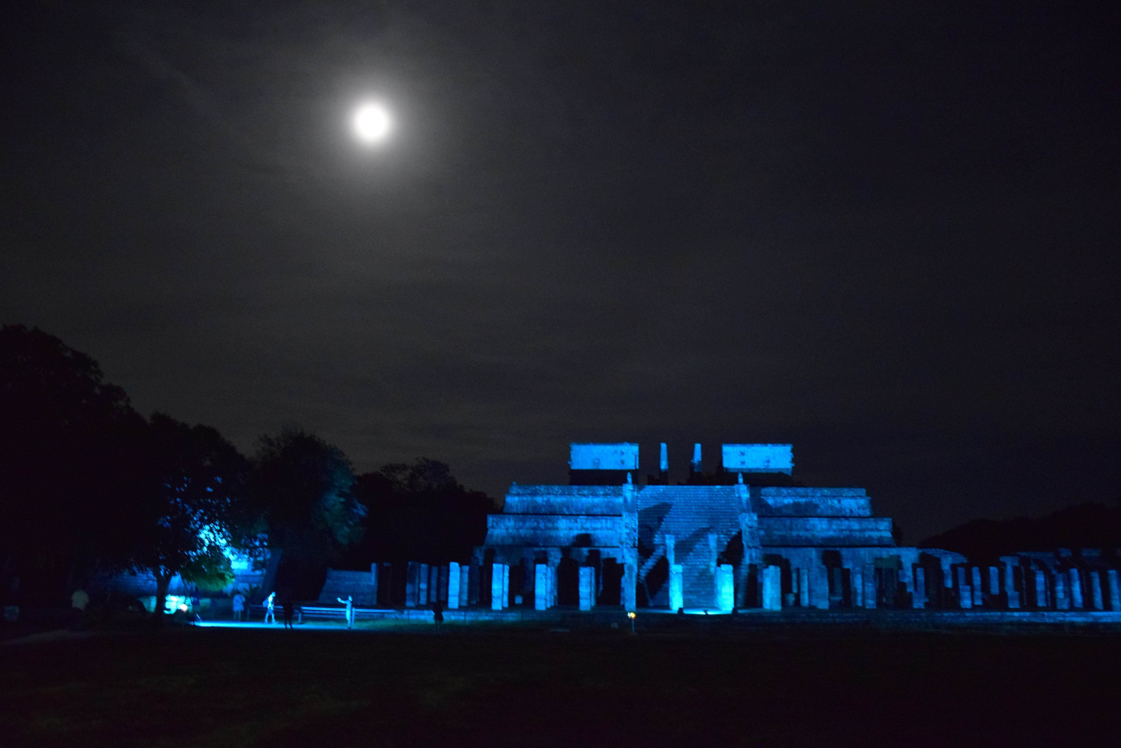 exploring the ruins at the chichen itza night show