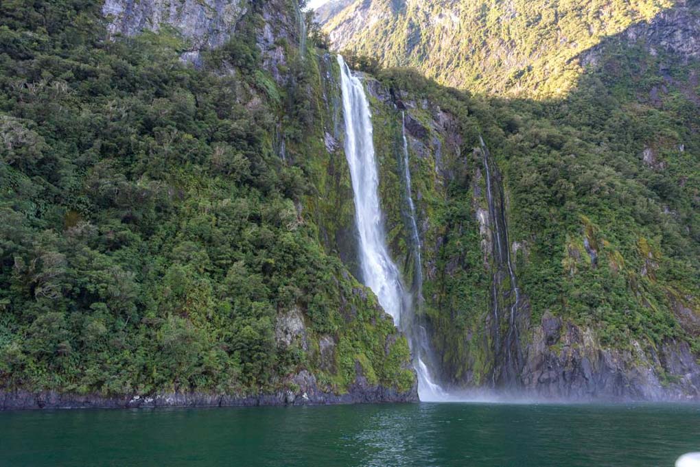 stiriling falls in milford sound