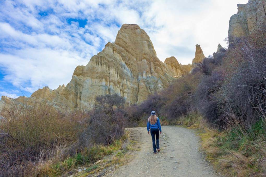 Walking to the Omarama Clay Cliffs