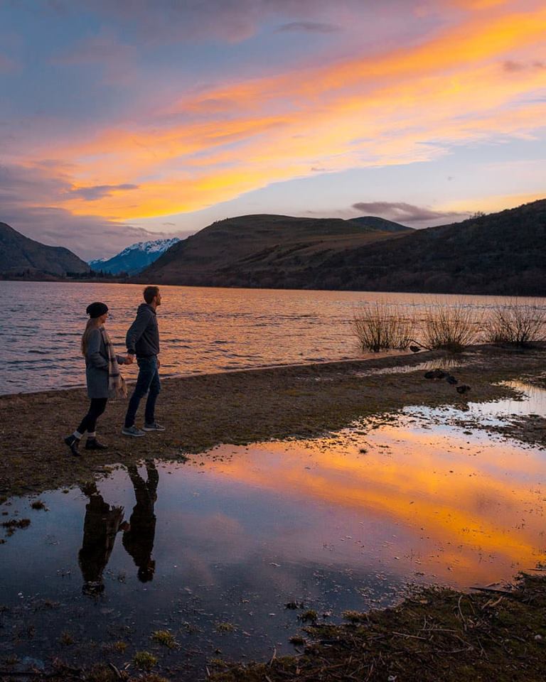 lake hayes sunset near queenstown
