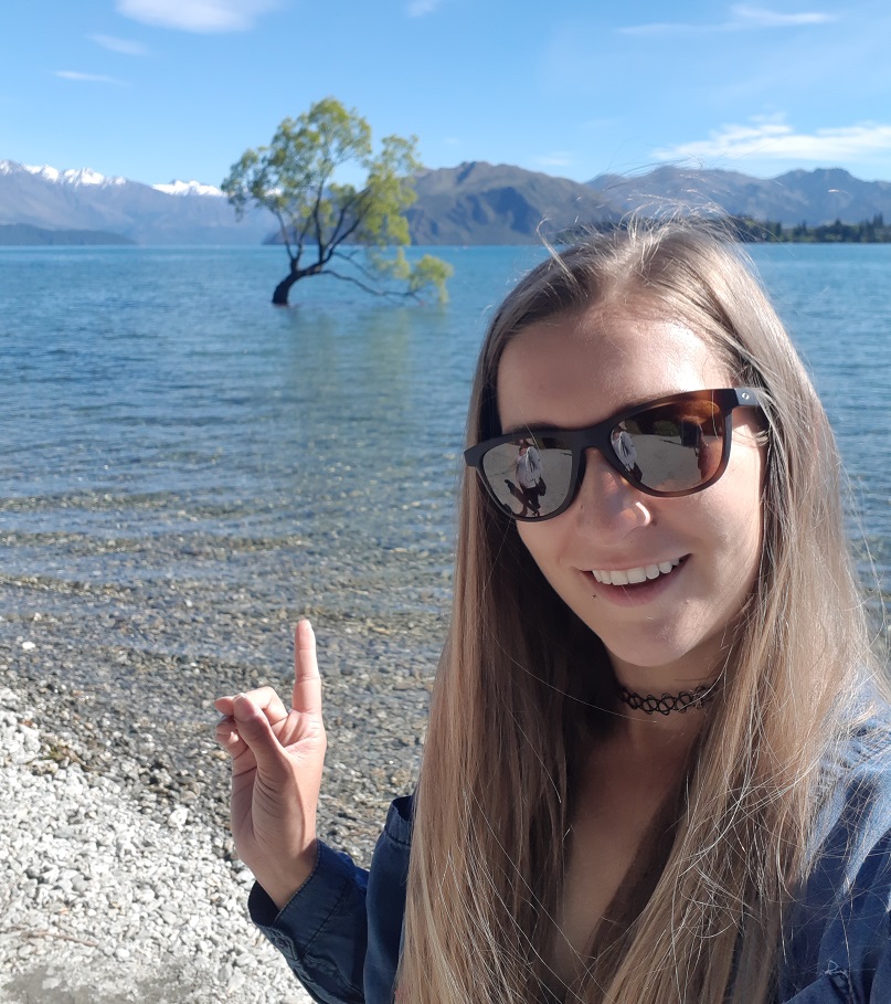 Selfie with the famous Wanaka Tree!