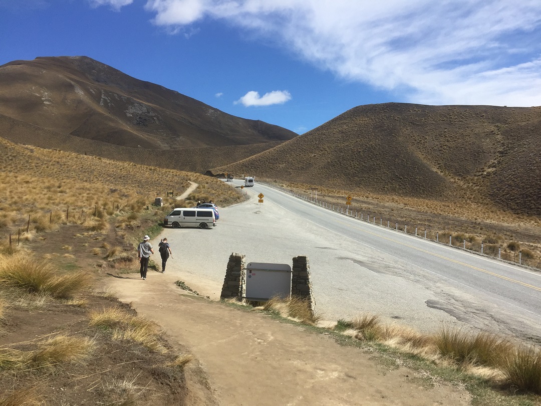 lindis pass lookout car park