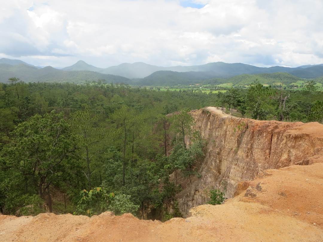 thailand is gorgeous and can be traveled cheap