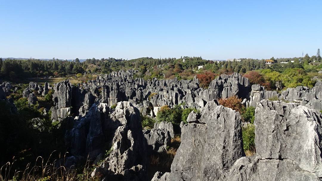 reaons to visit china include the nature and the cities