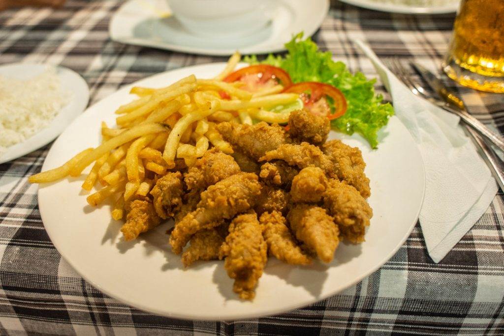 eating seafood in sri lanka