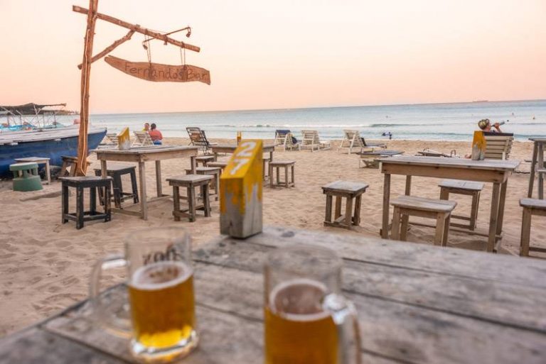 Sunset drinks at Fernando's bar is a great way to spend an afternoon in Nilaveli