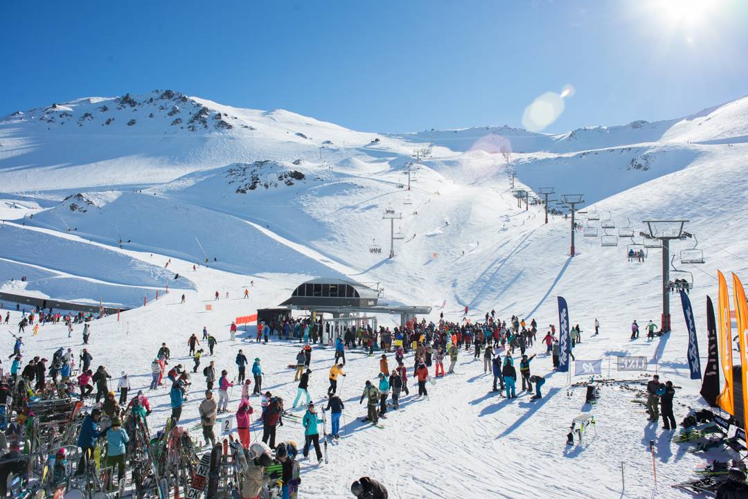 skiing at mt hutt new zealand