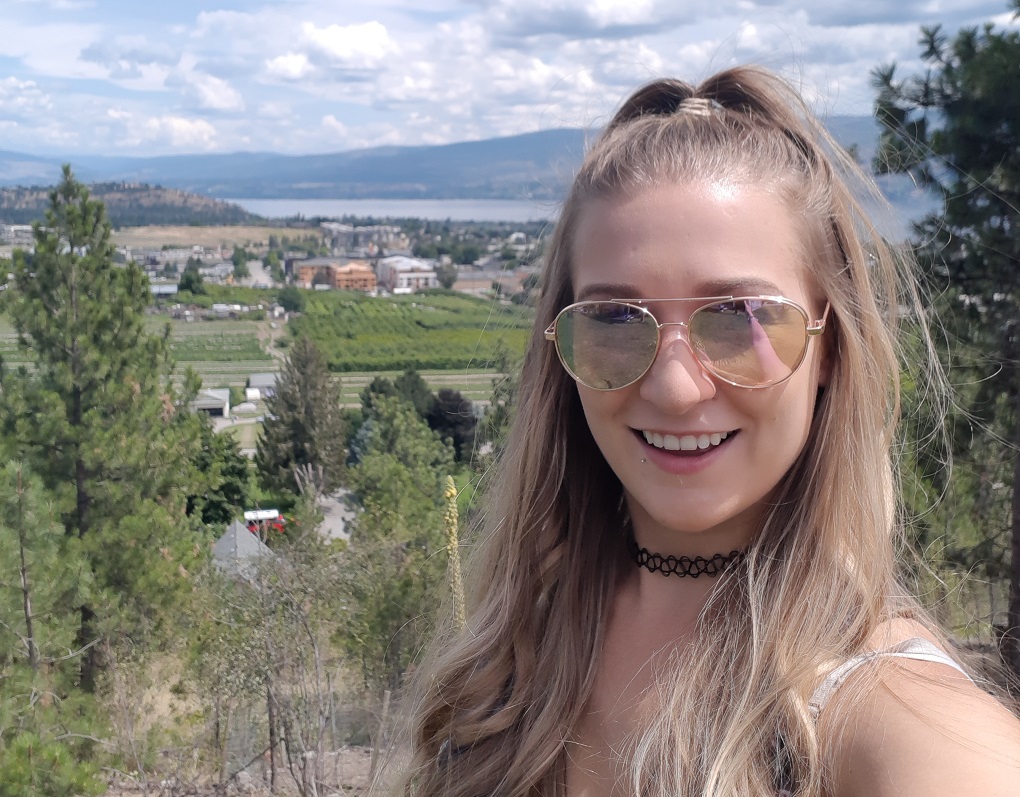 Bailey takes a selfie in kelowna