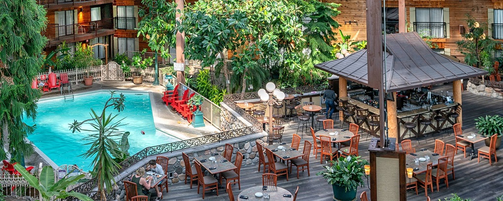 Prestige Vernon Lodge coutryard