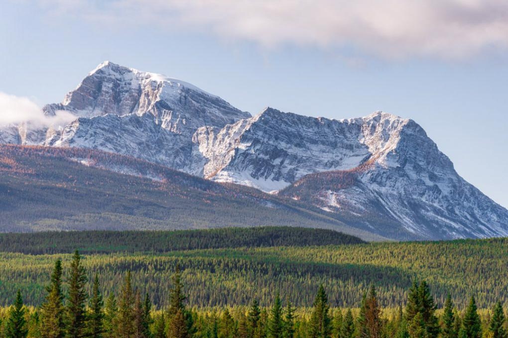 The views of the mountains at The views at Morant's Curve.