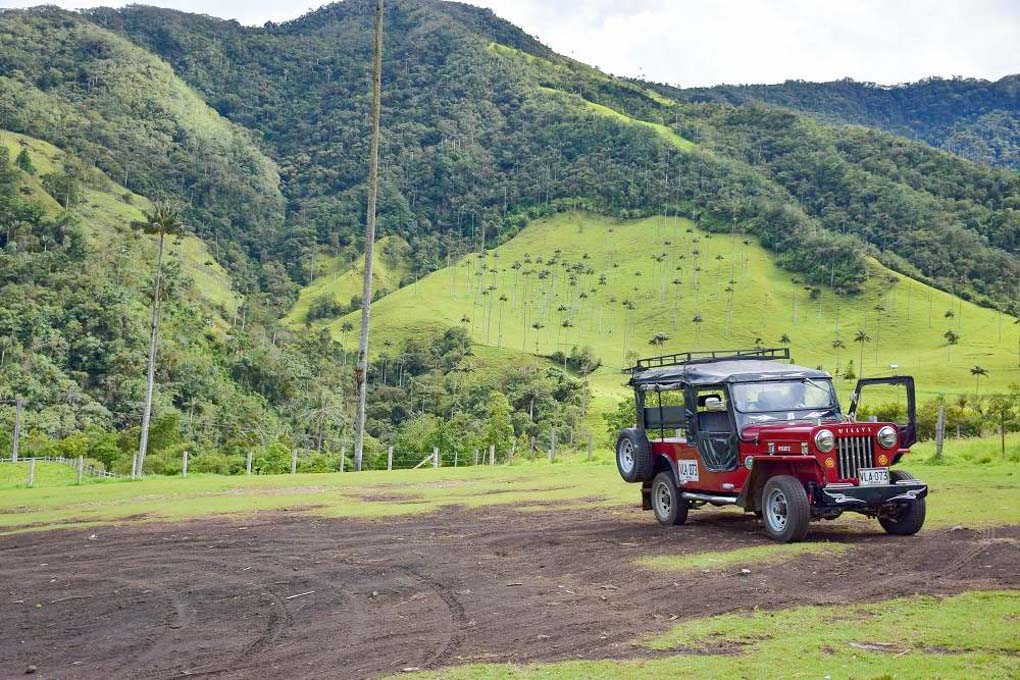 A jeap in the Valle de Coccora