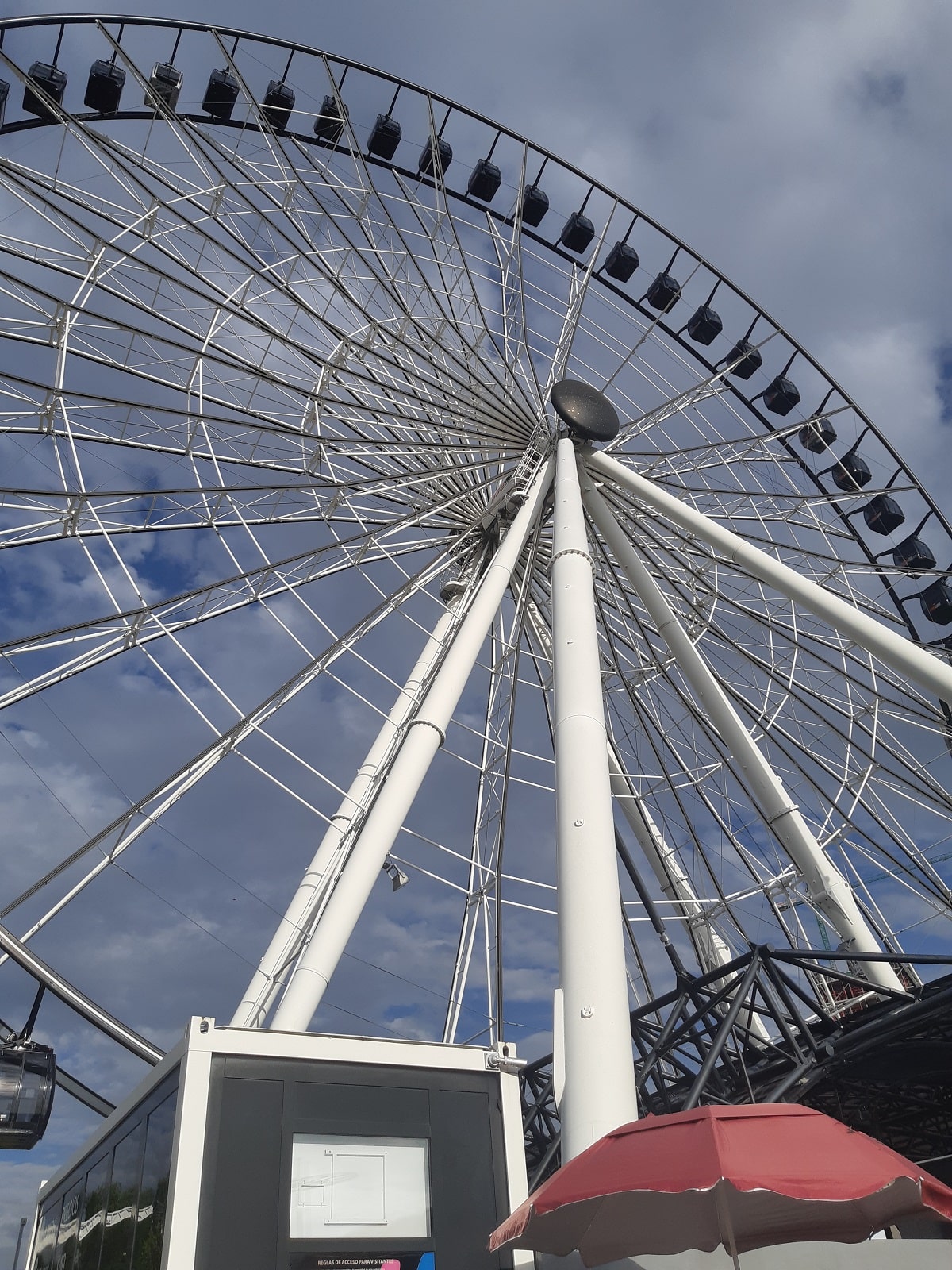 view looking up at the ferris wheel in puebla
