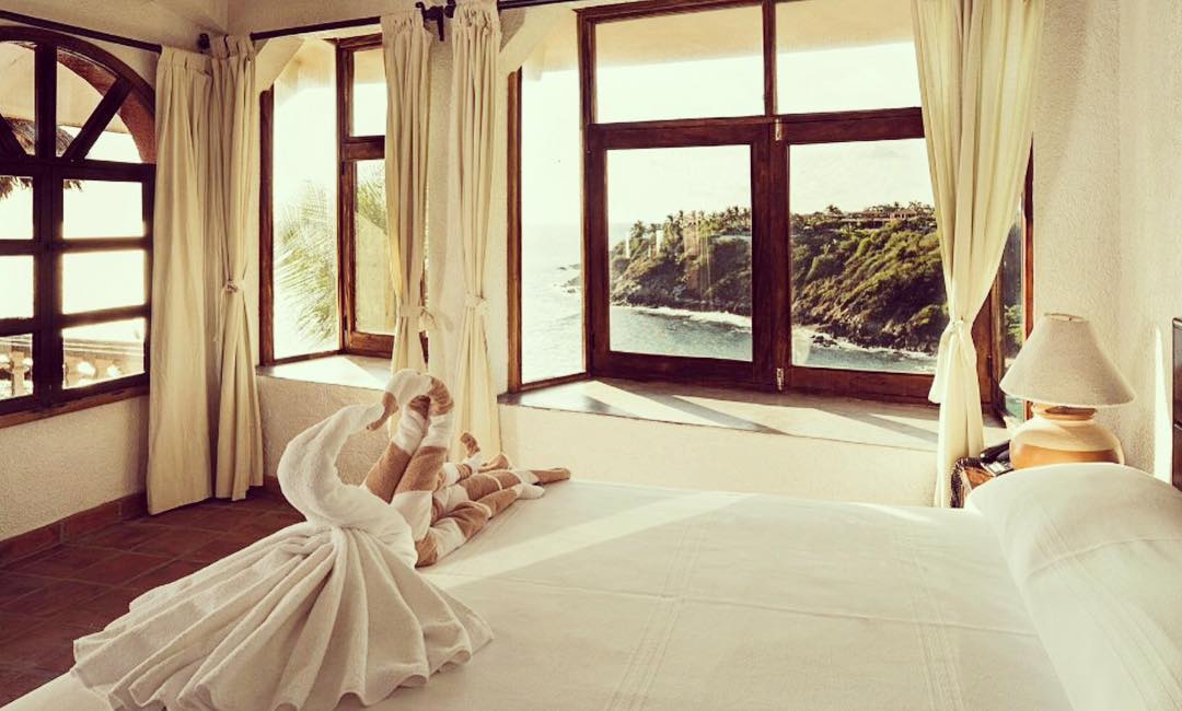 villas carrazillio room with a view in puerto escondido