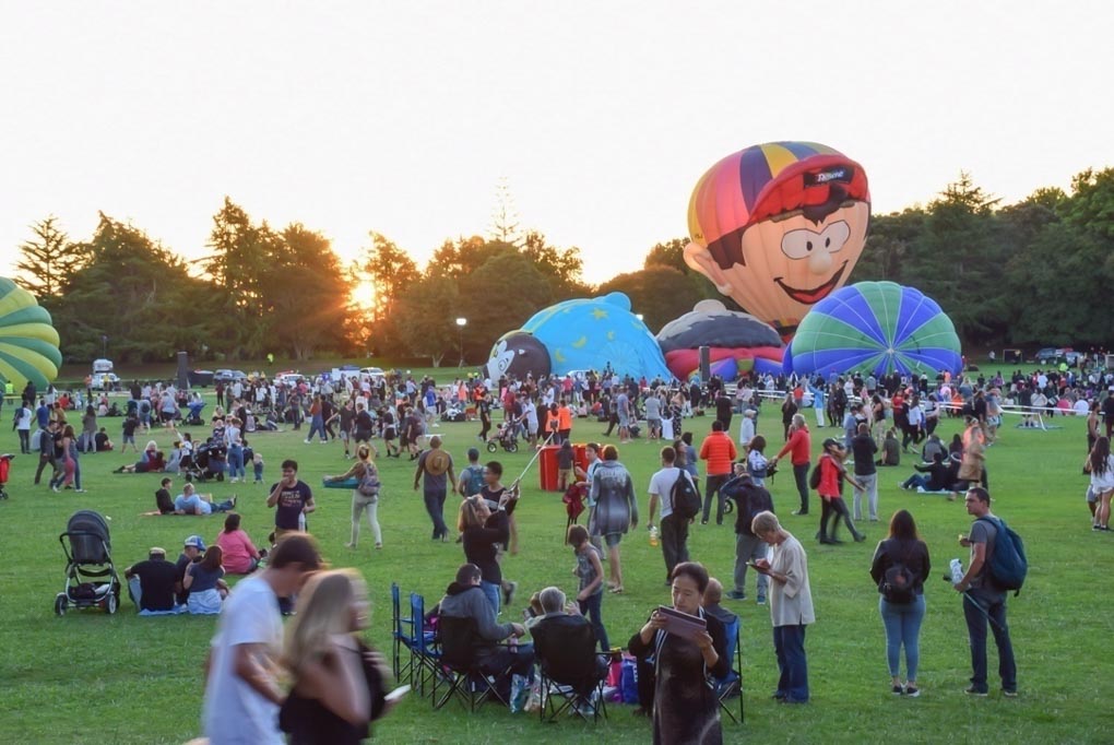 inflating balloons in Hamilton