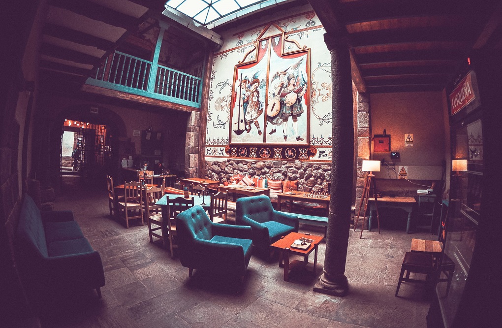 common area in nao victoria hostel in cusco