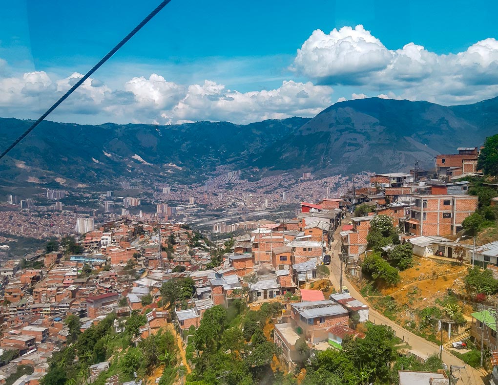 Riding the cable car to Parque Arvi