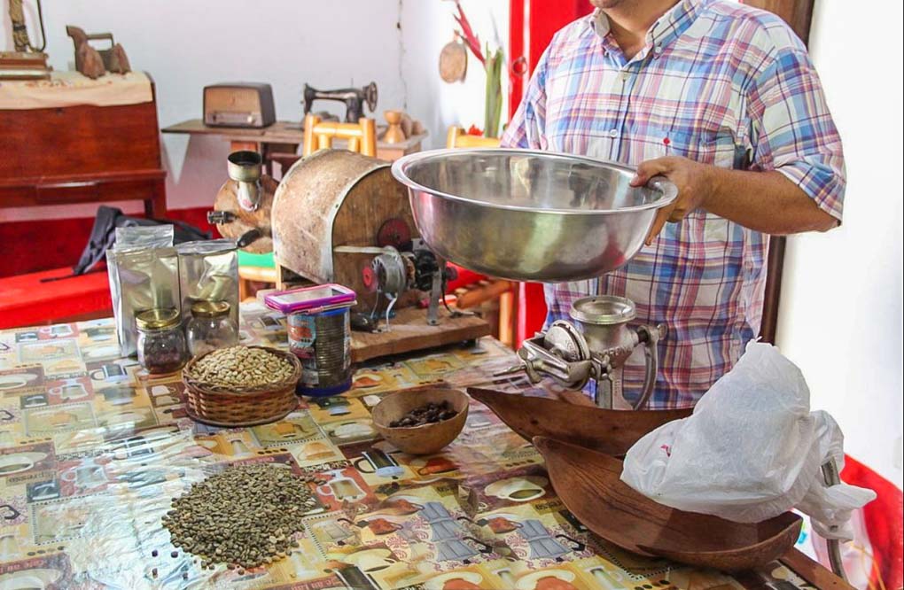 A man demonstrates how to make chocolate at the La Candelaria chocolate farm