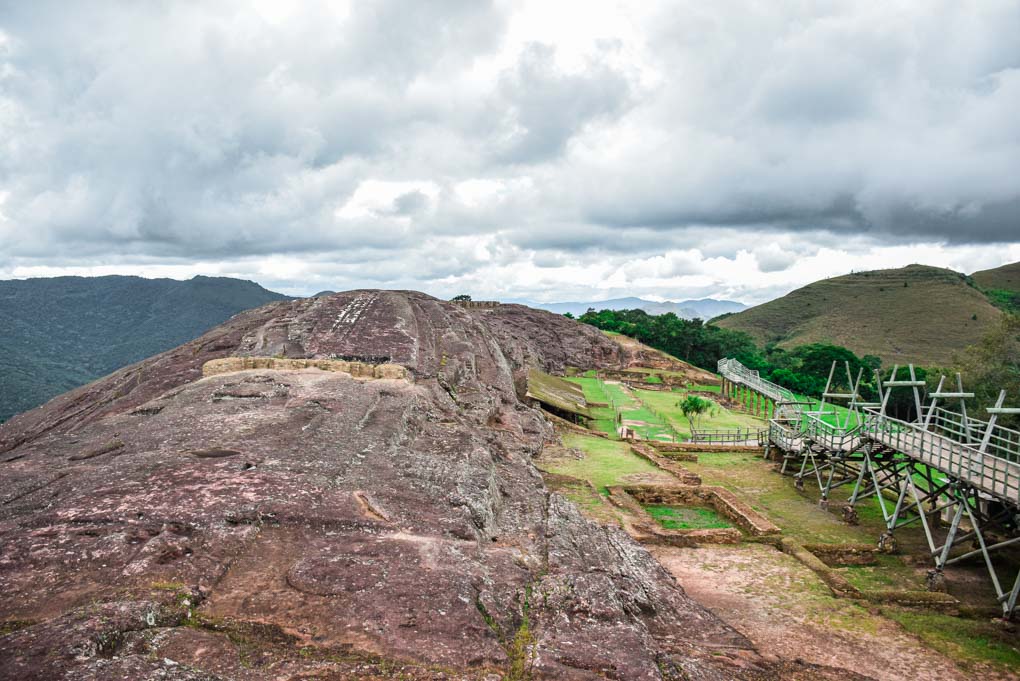 A birds eye view of the ruins of El Fuerte de Samaipata