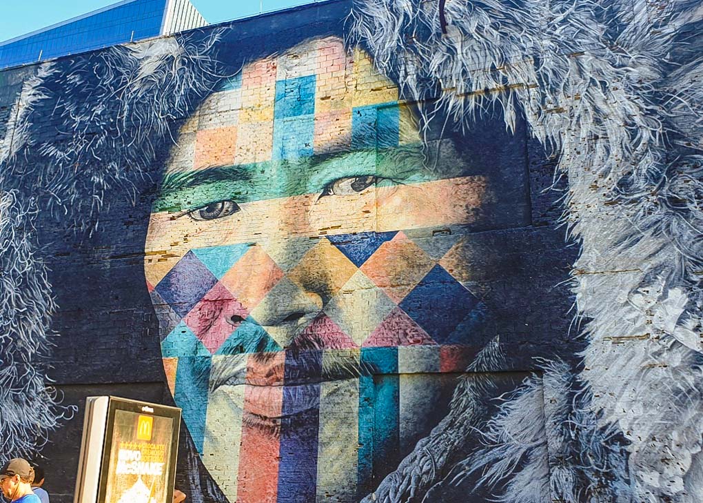 The mural by Eduardo Kobra