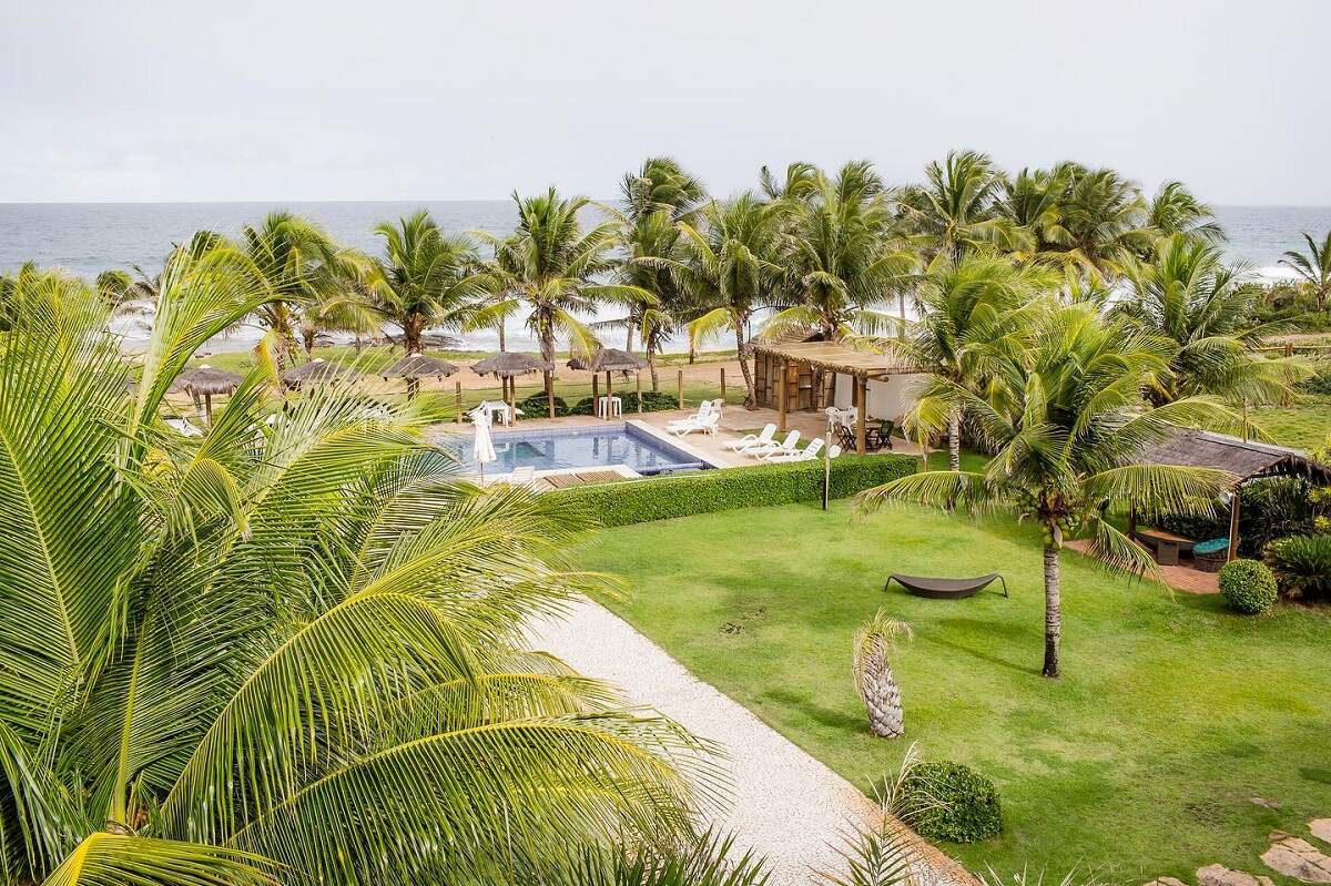 the pool and grounds a Villa da Praia Hotel