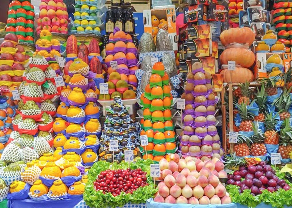 A fruit stand at the Sao Paulo Municipal Market