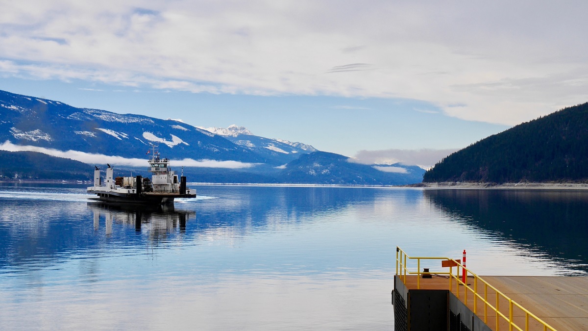 ferry corssing the lake between Revelstoke and Nakusp