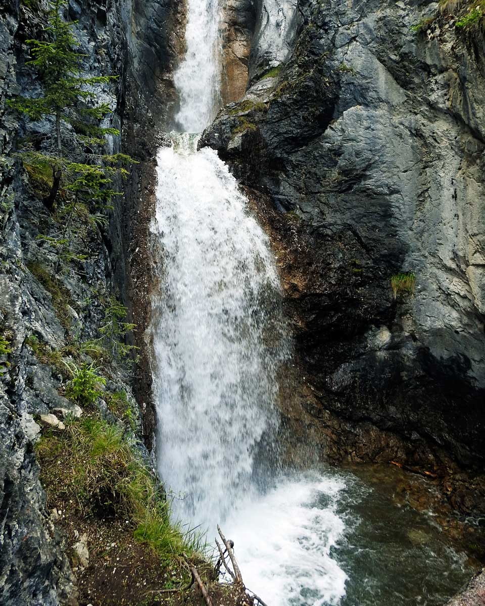 close up of Silverton Falls Banff