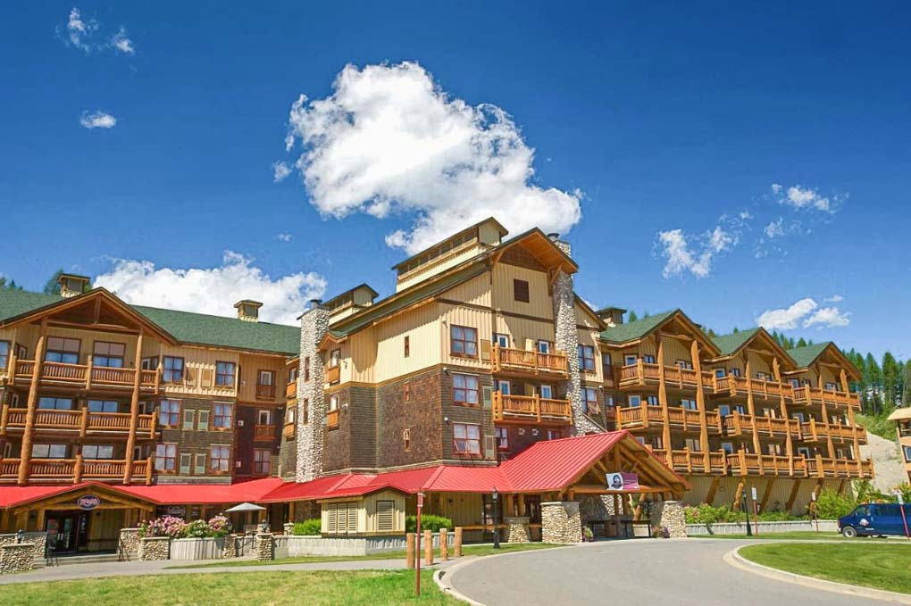 Trckle Creek Lodge on a summers day