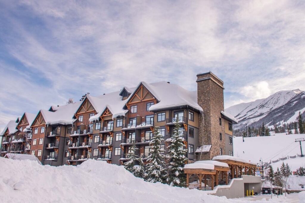 Glacier Mountaineer Lodge