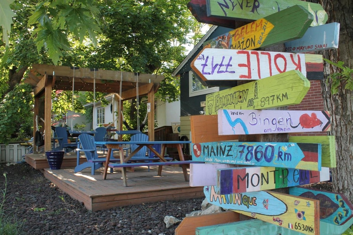 the patio at Kelowna International Hostel