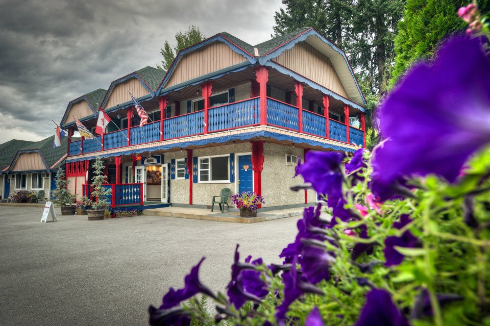 Outside of Alpine Inn and Suites