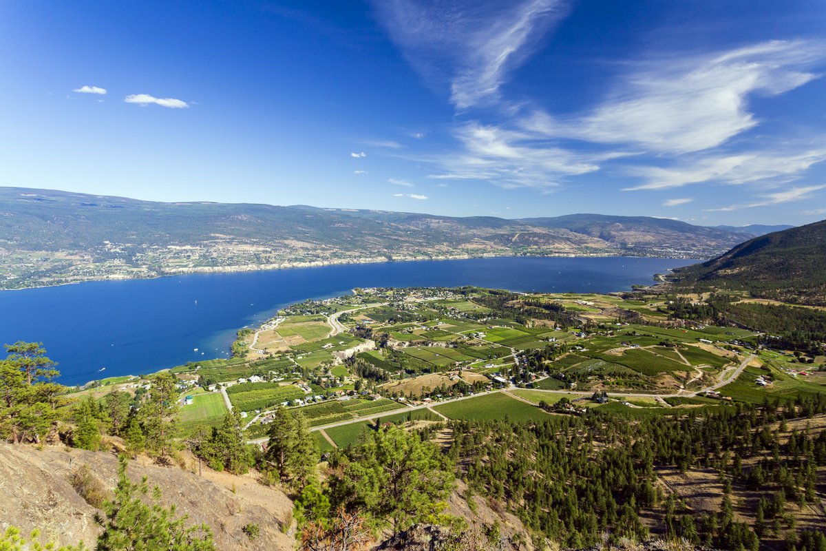 Views of the lake and valley from the summit of Giants Head Mountain