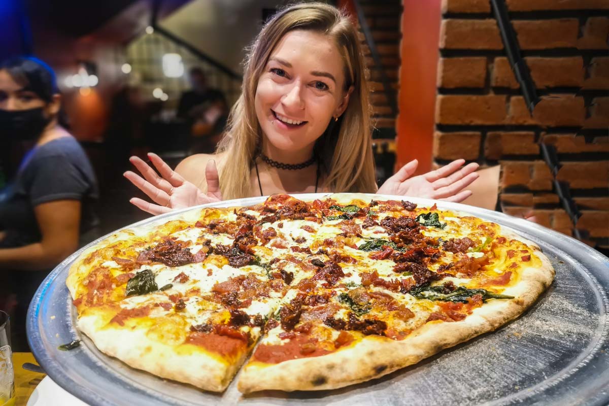 Los Muertos Brewing pizza