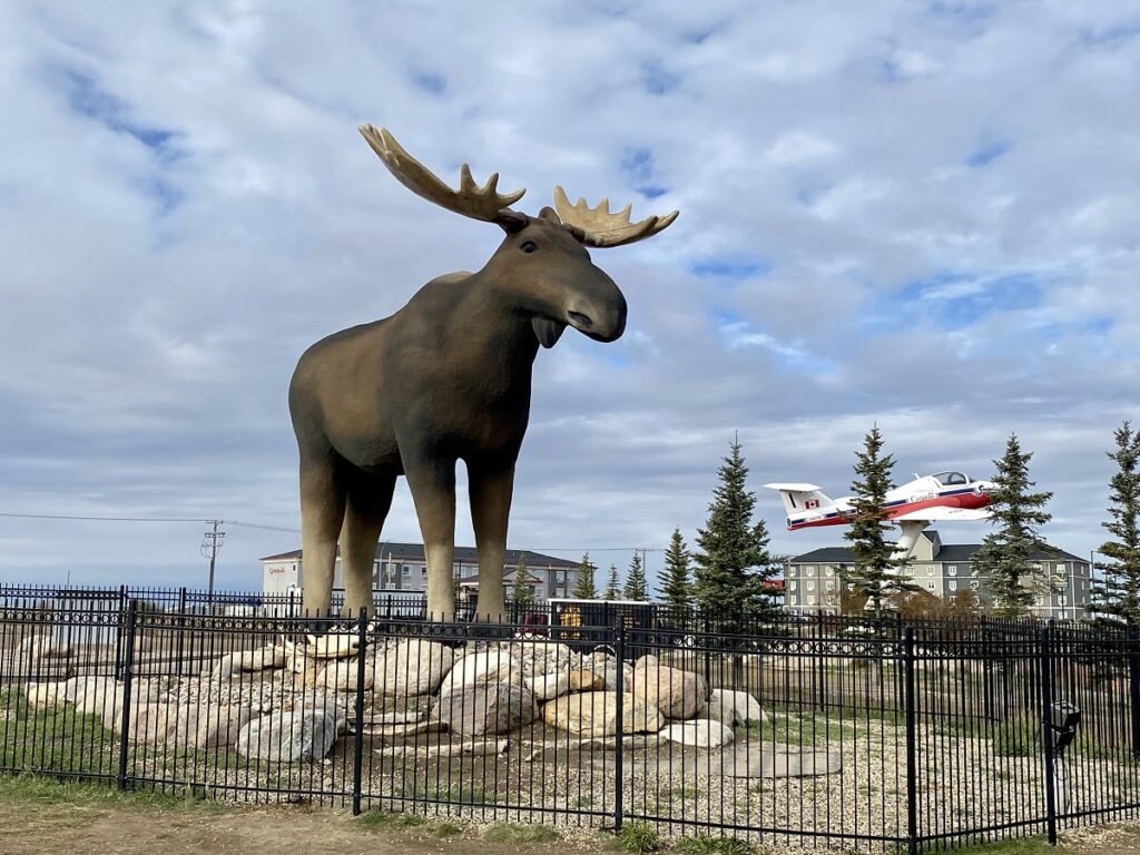 the mac the moose statue in Moose Jaw