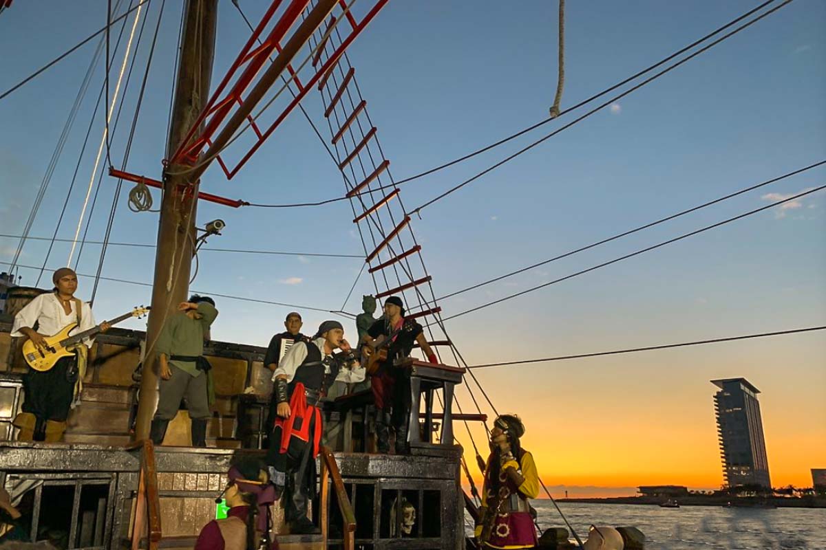 Pirate Ship Dinner Cruise with Show