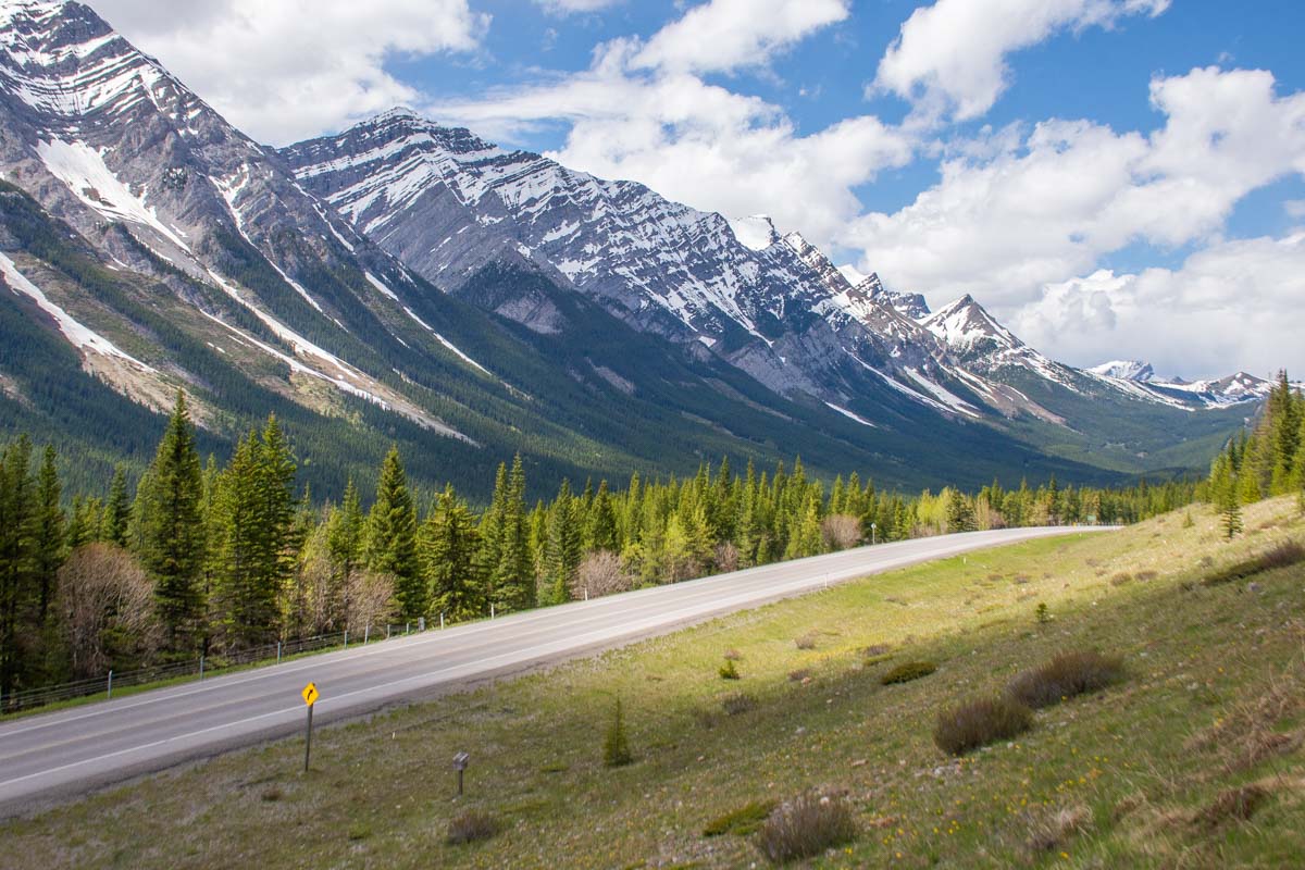 highway in the Kananaskis