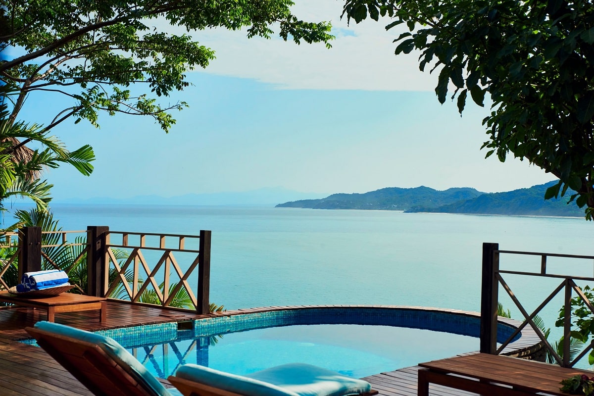 the pool with an ocean view at Hotel Boutique Siete Lunas