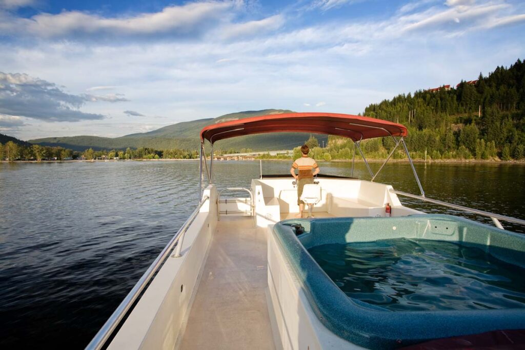 House boating in Sicamous