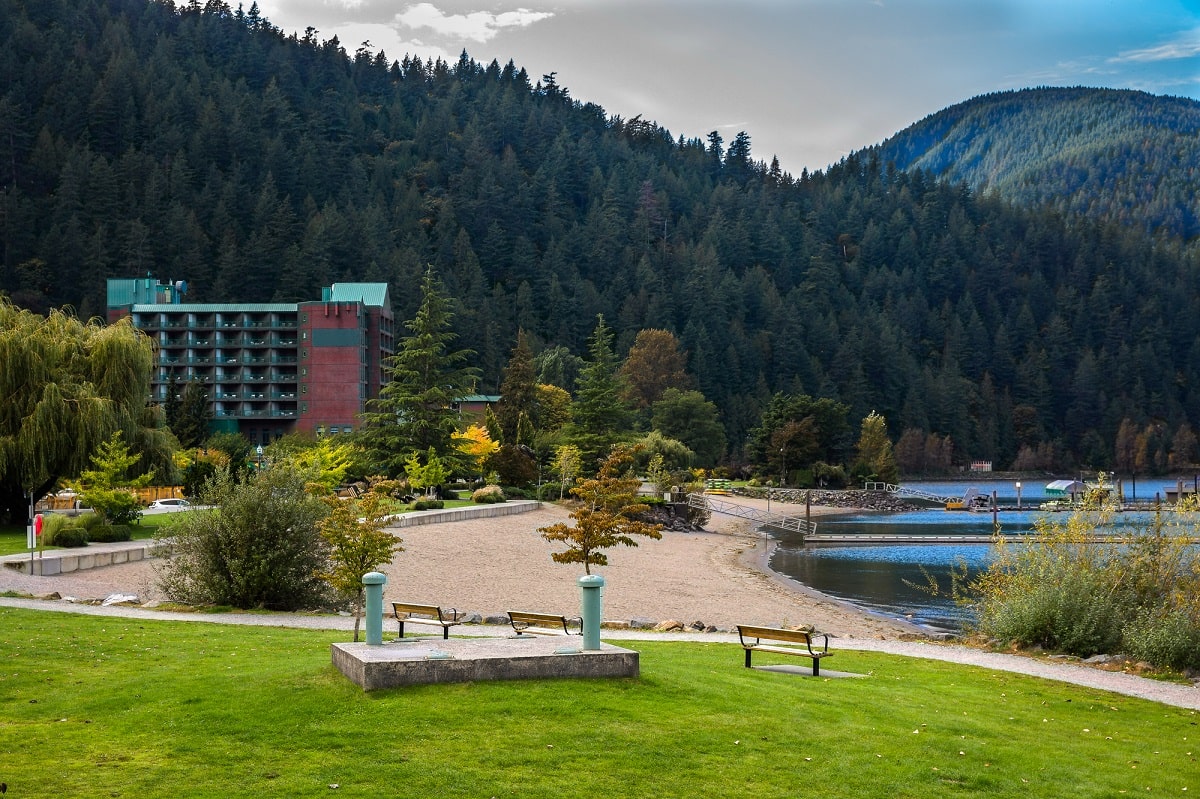 the beach area at Harrison Hot Springs