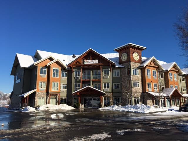 the outside of old House Hotel in Courtenay, BC