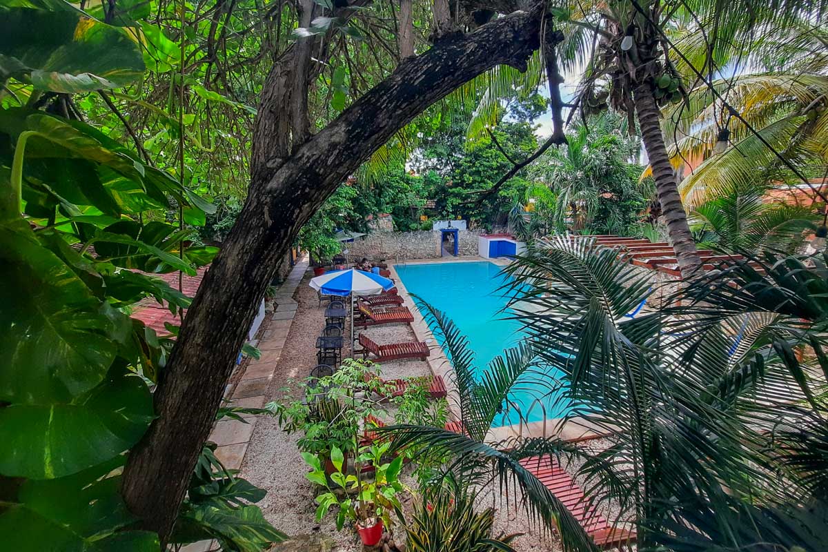 The pool at Che Nomadas Merida