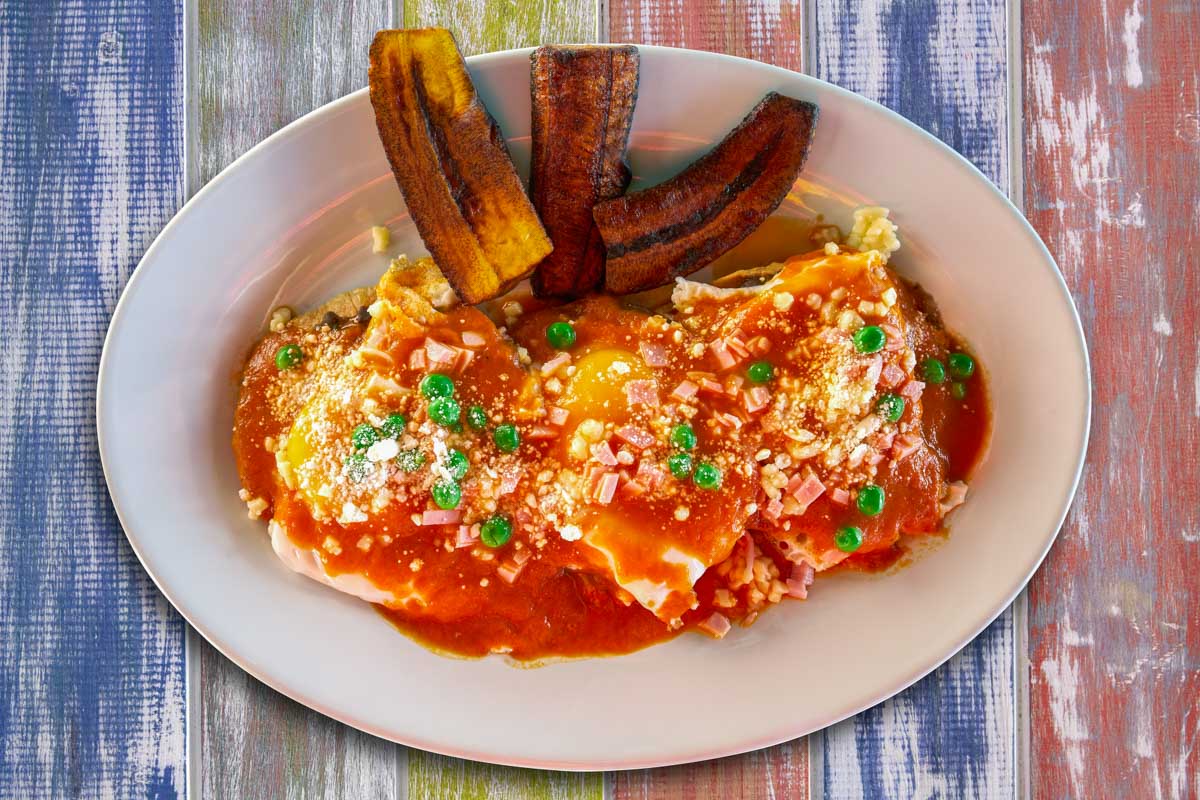 huevos motuleños at Manjarblanco in Merida
