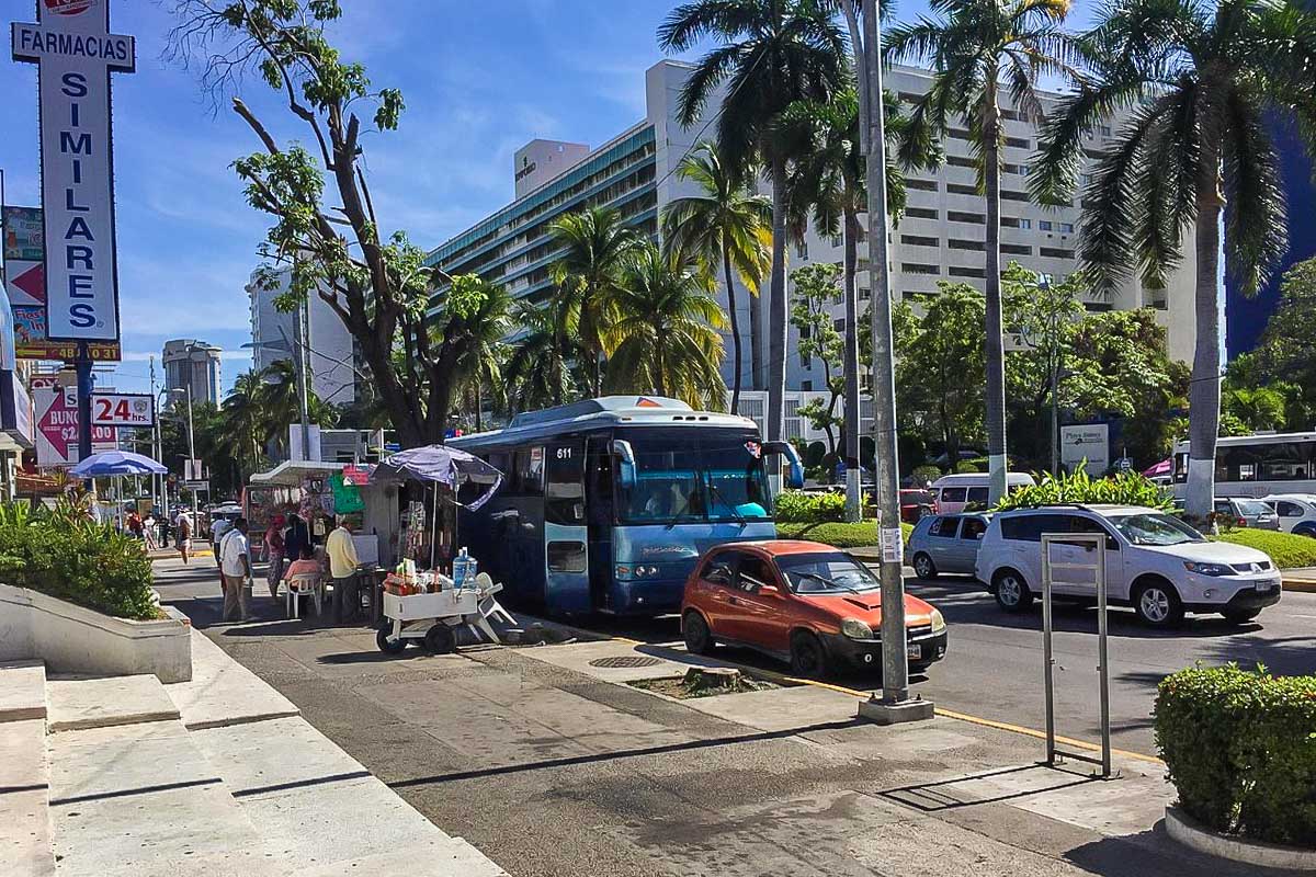 Av Costera Miguel Alemán