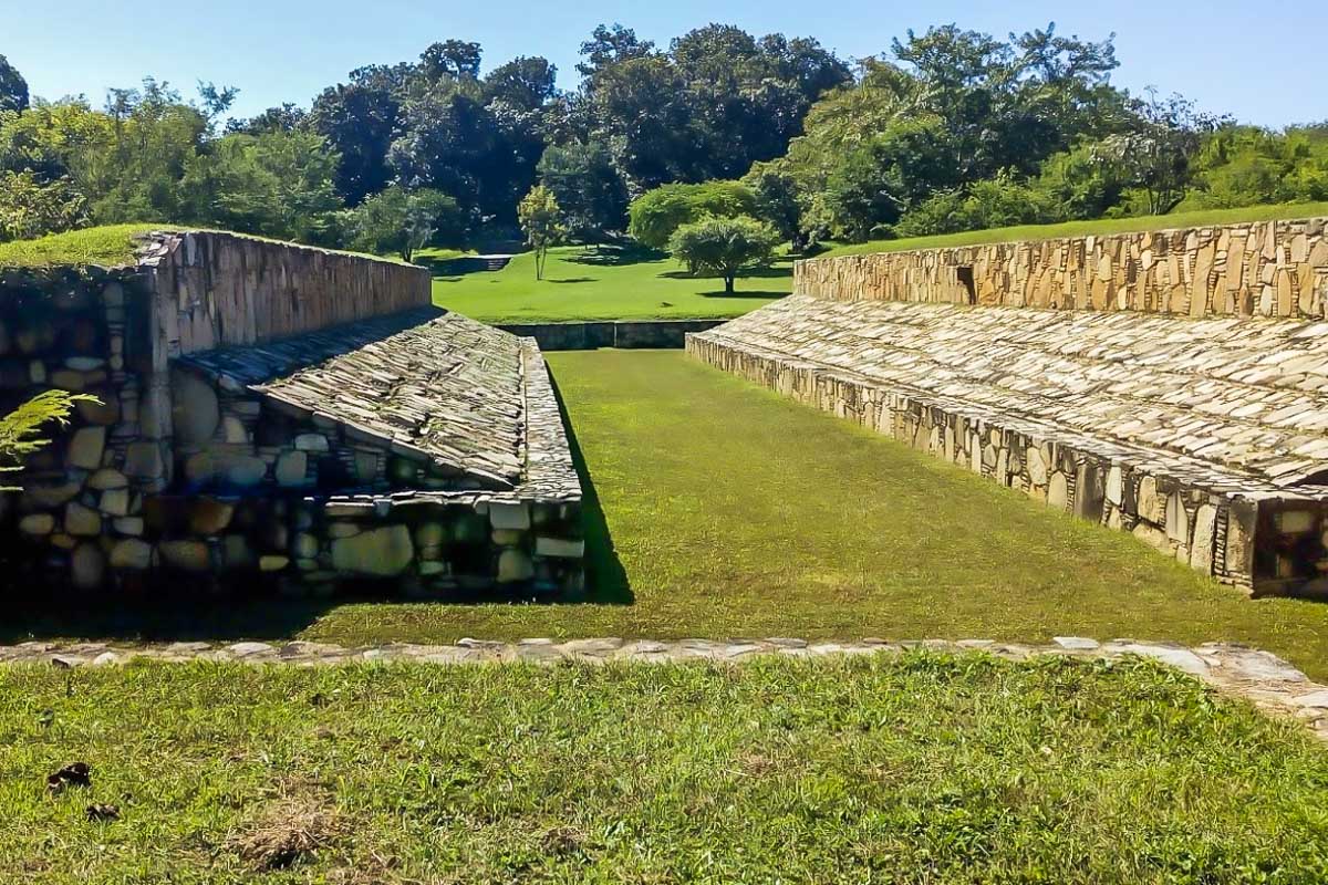 The Tehuacalco ruins near Acapulco on a guided tour