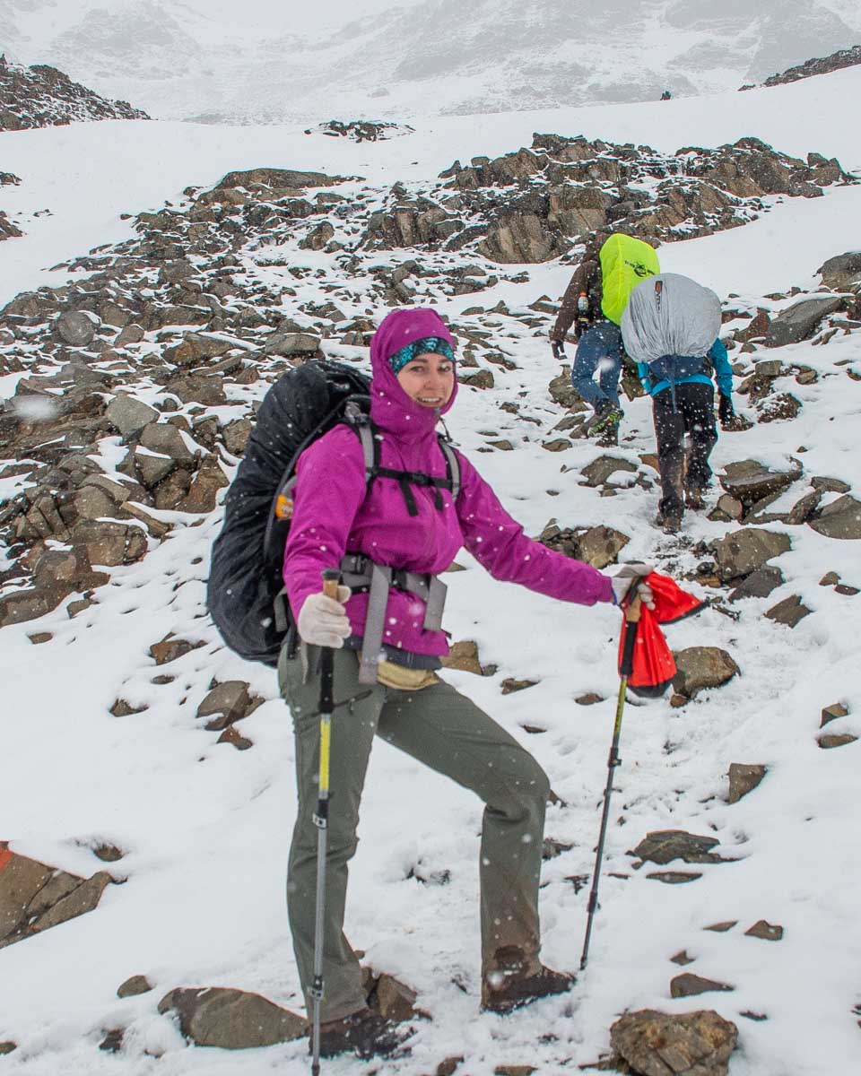 Bailey climbs through the snow at Paso John Gardner on the O Circuit