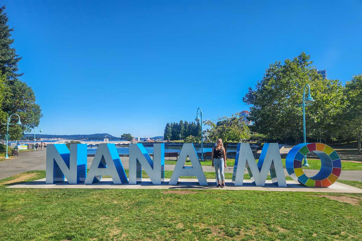 Bailey takes a photo with the Nanaimo Sign