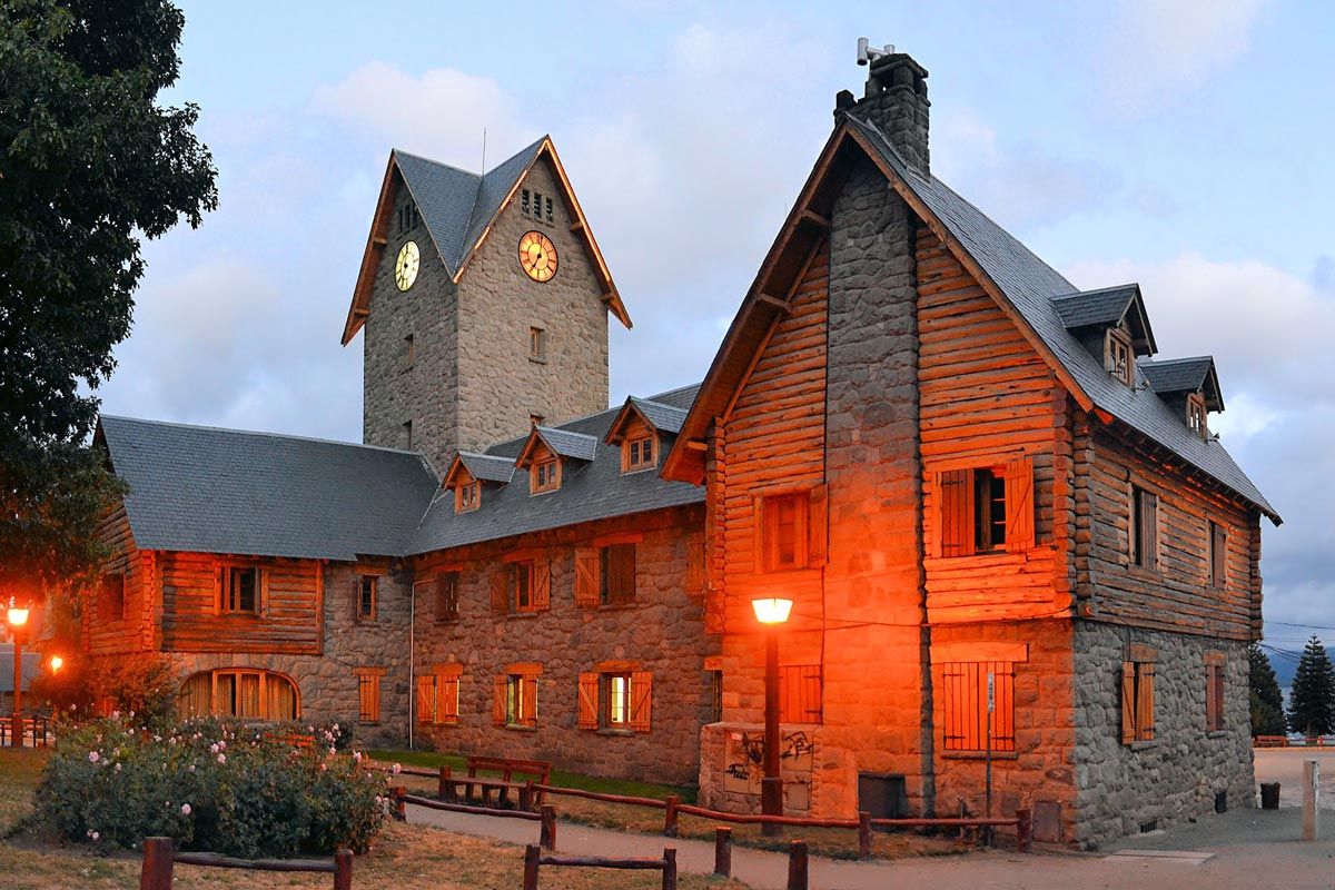 view of a building at main civic square in Bariloche, Argentina